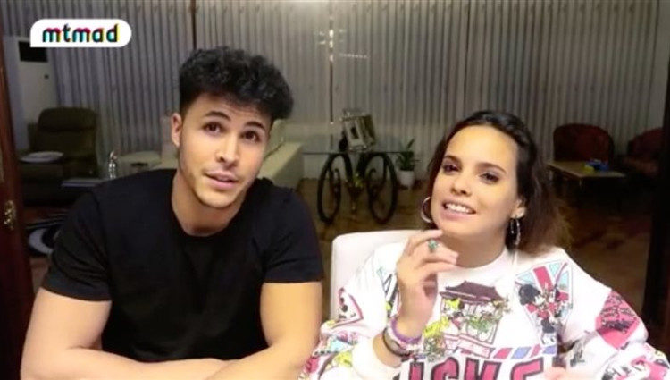 Gloria Camila y Kiko respondiendo a las preguntas en su canal
