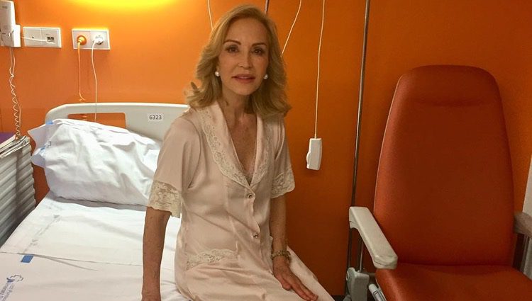 Carmen Lomana tras ser ingresada en el hospital/Foto: Instagram