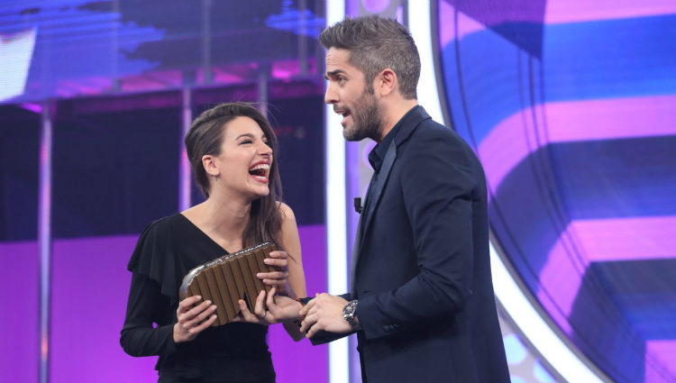 Ana Guerra recoge su galardón a la quinta finalista | RTVE.es
