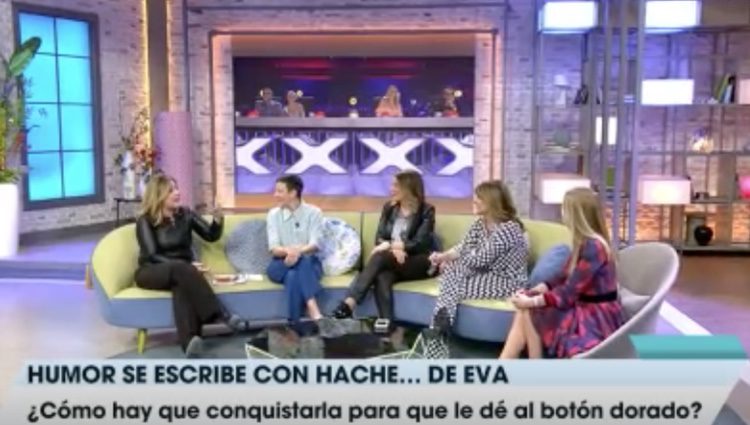 Eva Hache, junto a Toñi Moreno y sus colaboradoras en 'Viva la vida' / Telecinco.es