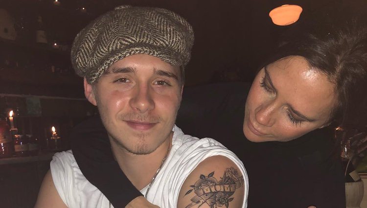 Brooklyn Beckham, orgullosa del nuevo tatuaje de su hijo | Foto: Instagram Victoria Beckham