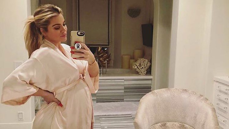 Khloé Kardashian presumiendo de embarazo/Foto: Instagram