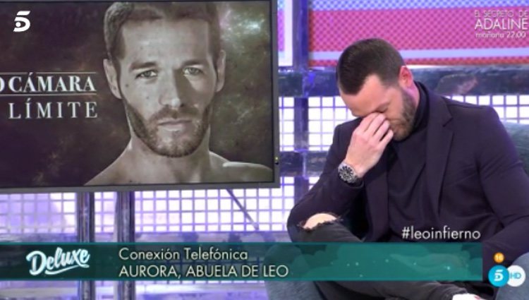 Leo Cámara, emocionado tras la llamada de su abuela en directo en 'Sábado Deluxe' / Telecinco.es