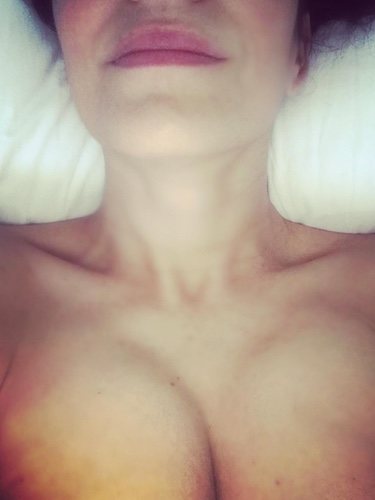 Cristina Rodríguez muestra su pecho / Fuente: Instagram