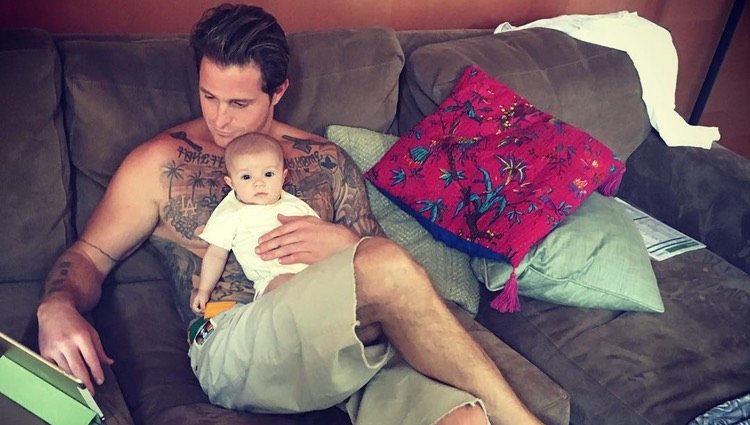 Cameron Douglas con su hijo/Foto: Instagram