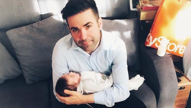 Naím Thomas con su hijo Naím/Foto: Instagram