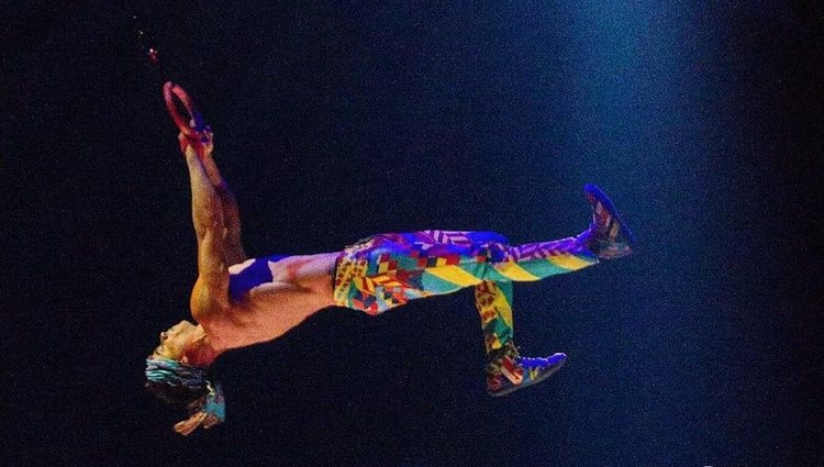 Yann Arnaud, durante una acrobacia en una función del Cirque du Soleil