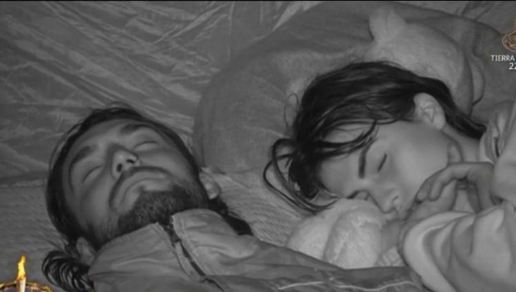 Logan y Sofía duermen agarrados de la mano | telecinco.es