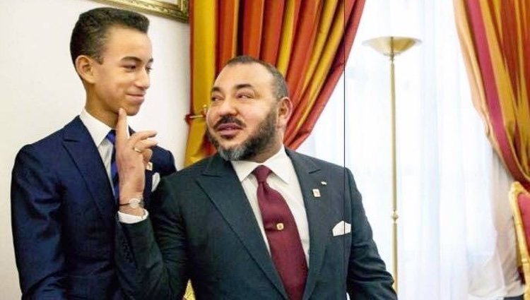 El Rey Mohamed VI y su hijo, en una foto de Soufiane EL Bahri | Foto: Facebook