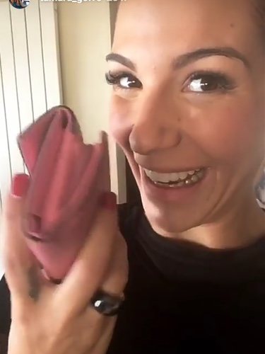 Tamara Gorro, contenta al haber recuperado su monedero | Foto: Instagram