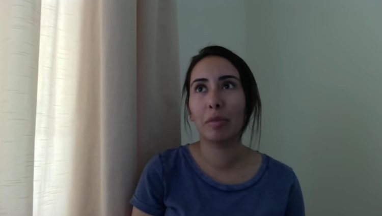 Latifa bint Mohammed Al Maktoum, en el video donde relata las torturas a las que le sometía su padre | Foto: Youtube