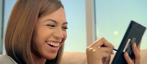 Beyoncé durante la promoción de una famosa consola