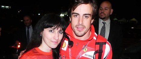 Fernando Alonso con una de sus amigas