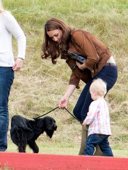 Kate Middleton con Lupo y Savannah Phillips