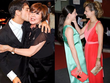 Alejo Sauras besa a Concha Velasco mientras Bárbara Lennie saluda a Michelle Jenner