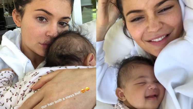 Kylie Jenner presumiendo de la pequeña Stormi Webster / Instagram Stories