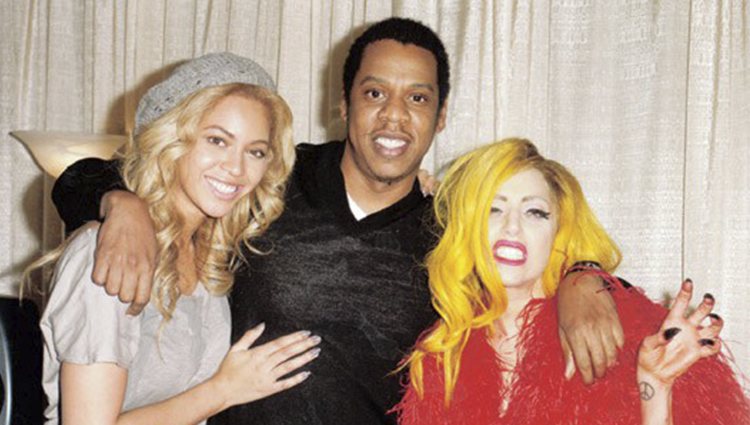 Beyoncé y su marido, Jay Z, junto a Lady Gaga. Foto: Twitter