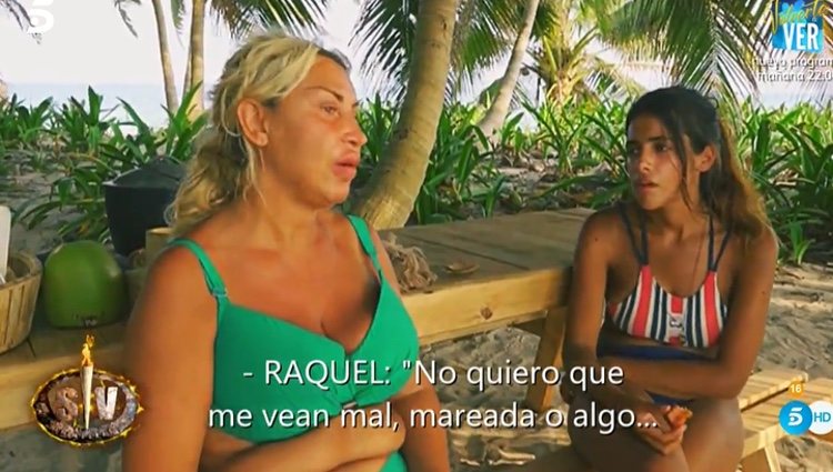 Raquel Mosquera hablando con Melissa de cómo se encuentra / Foto: telecinco.es