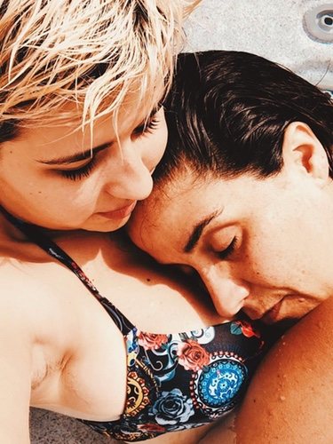Alejandrá Castelló y su novia, Babeth Ripoll, abrazadas / Fuente: Instagram