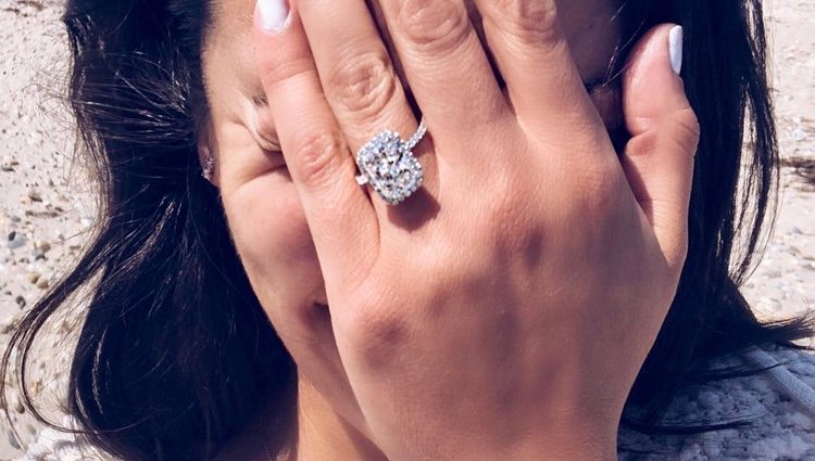 Zandy Reich presume de anillo en Instagram