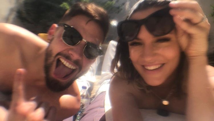 Brady disfruta de unas vacaciones junto a su novia | Fuente: Instagram Andrew Brady