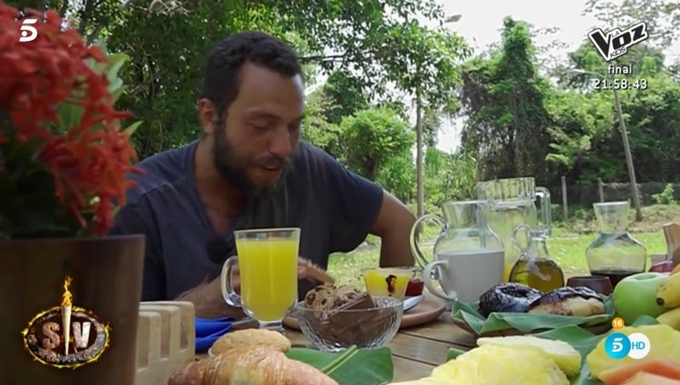 Alberto Isla disfrutando de su desayuno | Foto: Telecinco.es