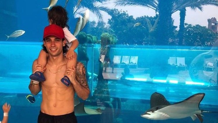 Jota Peleteiro posa feliz con su hijo/Foto: Instagram