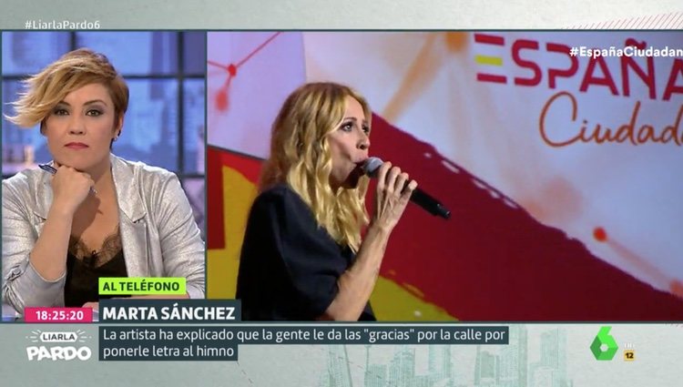 Cristina Pardo escucha la intervención telefónica de Marta Sánchez | Foto: La Sexta