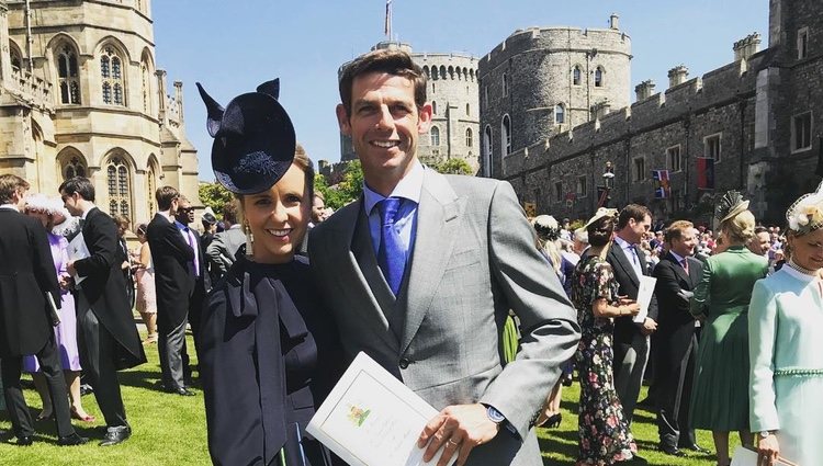 Alejandra Burdett con Malcolm Borwick en el Castillo de Windsor | Foto: Instagram