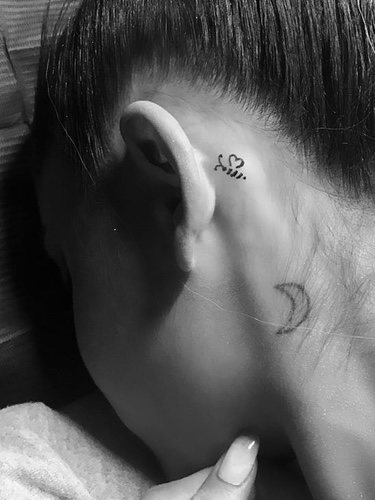 El tatuaje de Ariana Grande en recuerdo a las víctimas del atentado de Manchester / Instagram