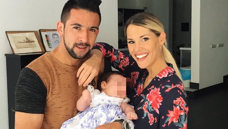 Gala Caldirola con su pareja y su hijo / Instagram
