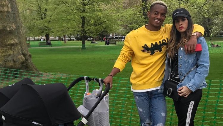 Suhaila paseando a los bebés con su chico / Instagram