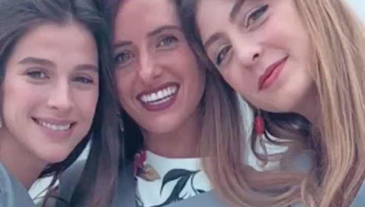 Sandra Gago con unas amigas el día de su graduación/ Fuente: Instagram
