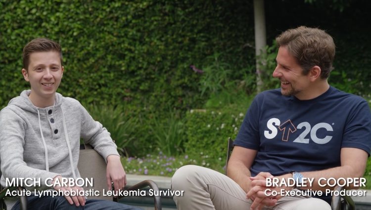 Bradley Cooper y el joven Carbon en el vídeo promocional del programa