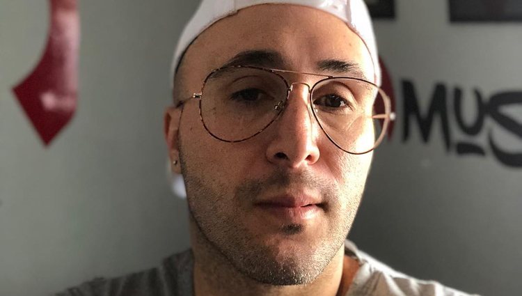 Kiko Rivera luciendo sus nuevas gafas / Instagram