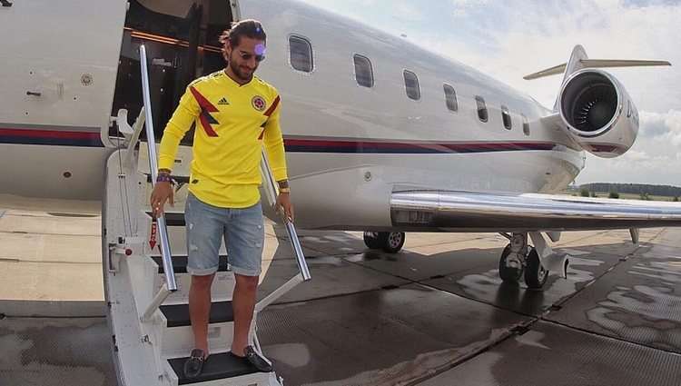 Maluma en su llegada a Saransk / Fuente: Instagram