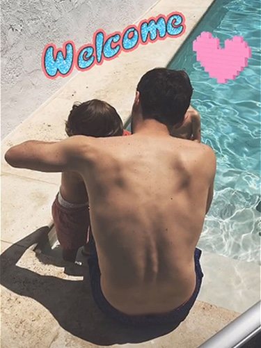 Iker Casillas en la piscina con Martín y Lucas | Fuente: Instagram Sara Carbonero