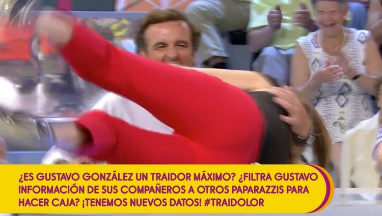 Paz Padilla se abalanza sobre Antonio Montero en 'Sálvame' / Telecinco.es