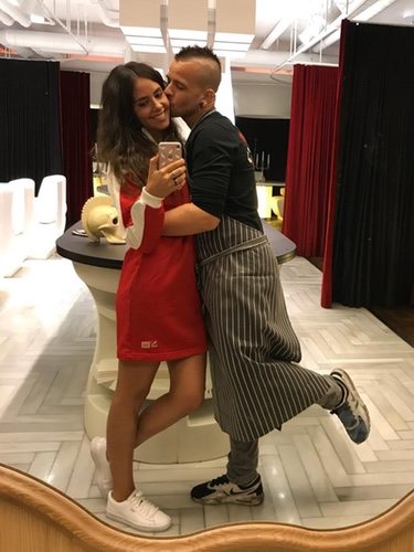 La pareja derrochando su amor en el restaurante de David Muñoz/Instagram