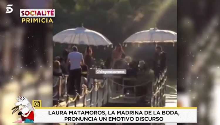 Momento en el que Laura Matamoros dedica unas palabras a los novios / Telecinco.es