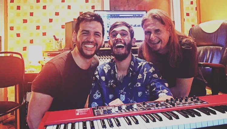 Víctor Elías con Fran Perea y demás en el piano / Instagram