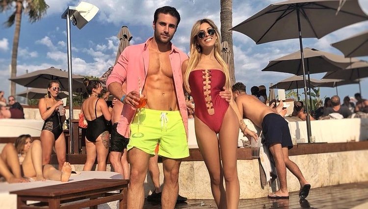 Oriana Marzoli y Eugenio en una piscina / Fuente: Instagram