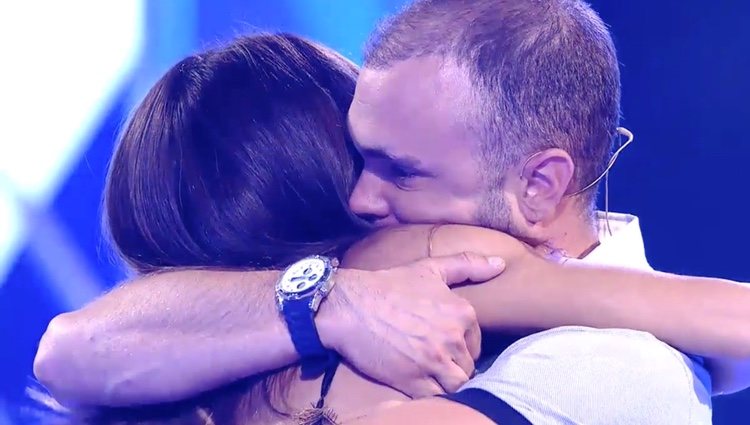 El emotivo abrazo entre Sofía y Cristian Suescun / Foto: telecinco.es