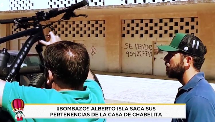 Las cámaras de 'Socialité' pillaron a Alberto Isla haciendo la mudanza