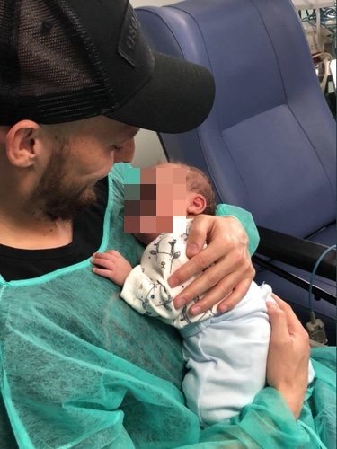 David Silva con su hijo Mateo en el hospital/Fuente:Instagram
