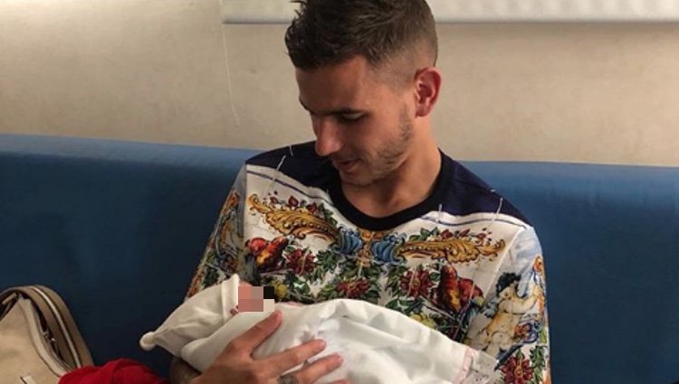 Lucas Hernández celebrando la llegada de su primer hijo Martín | Fuente: Instagram Lucas Hernández