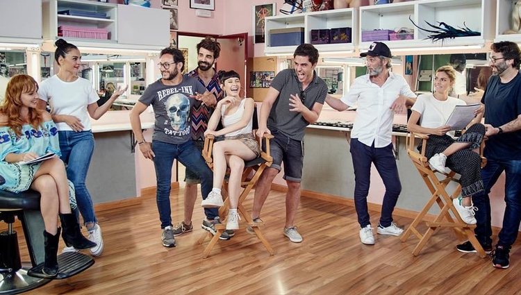 Amaia Salamanca con sus compañeros de reparto en 'Lo dejo cuando quiera'/Foto:Instagram