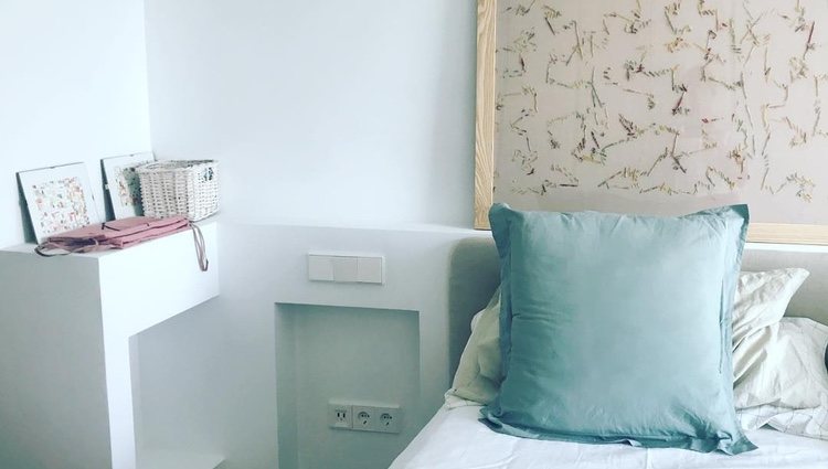 El nuevo dormitorio de la presentadora con la mesilla de noche de obra / Instagram 