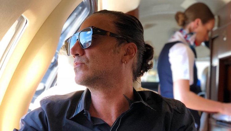 Alejandro Fernández en un avión / Instagram