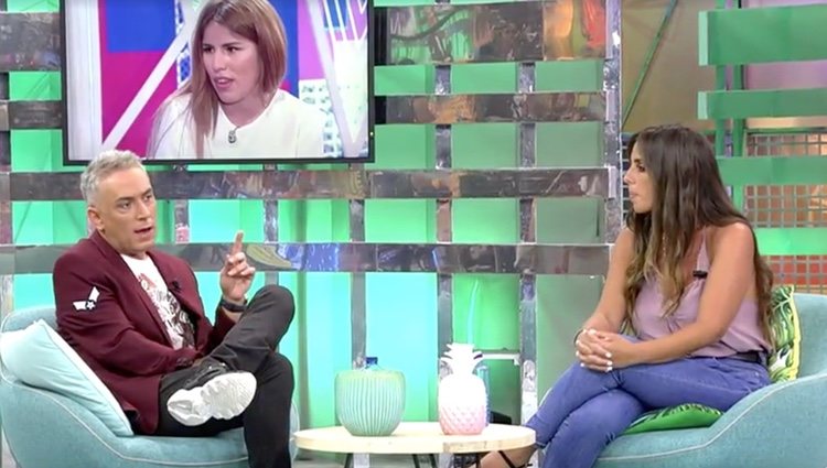 Anabel Pantoja contándole a Kiko Hernández la situación actual familiar que están viviendo / Telecinco.es 